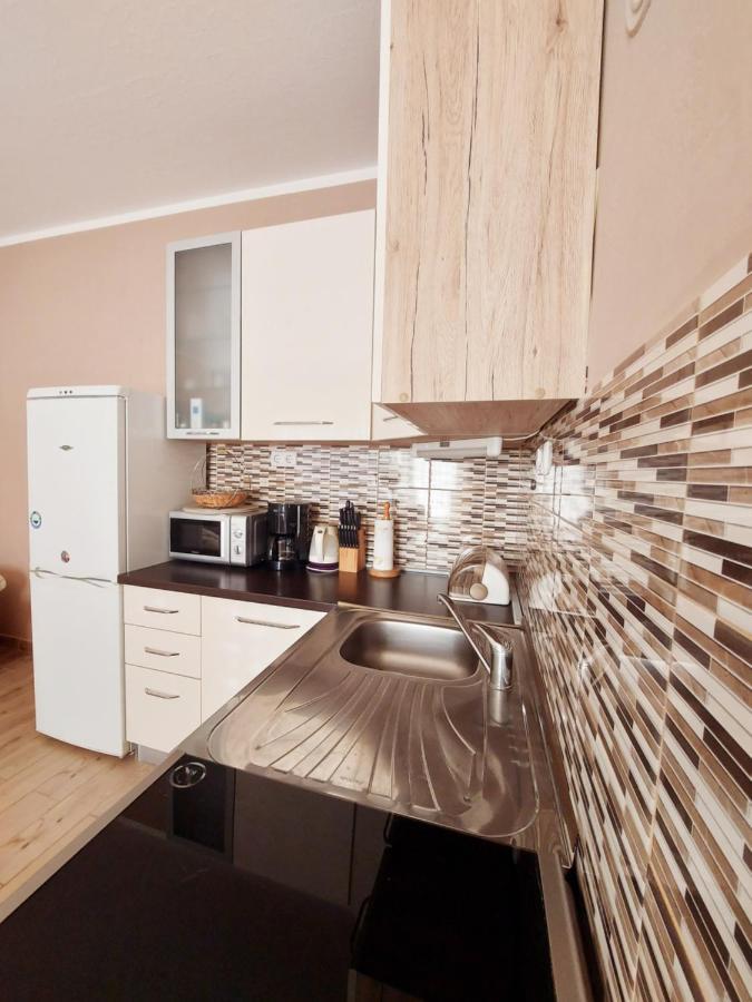 Apartments Adriatic Riviera 茨里克韦尼察 外观 照片